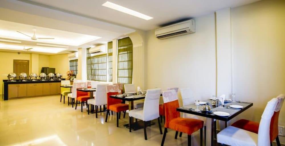 ניו דלהי Clarks Inn Nehru Place מראה חיצוני תמונה